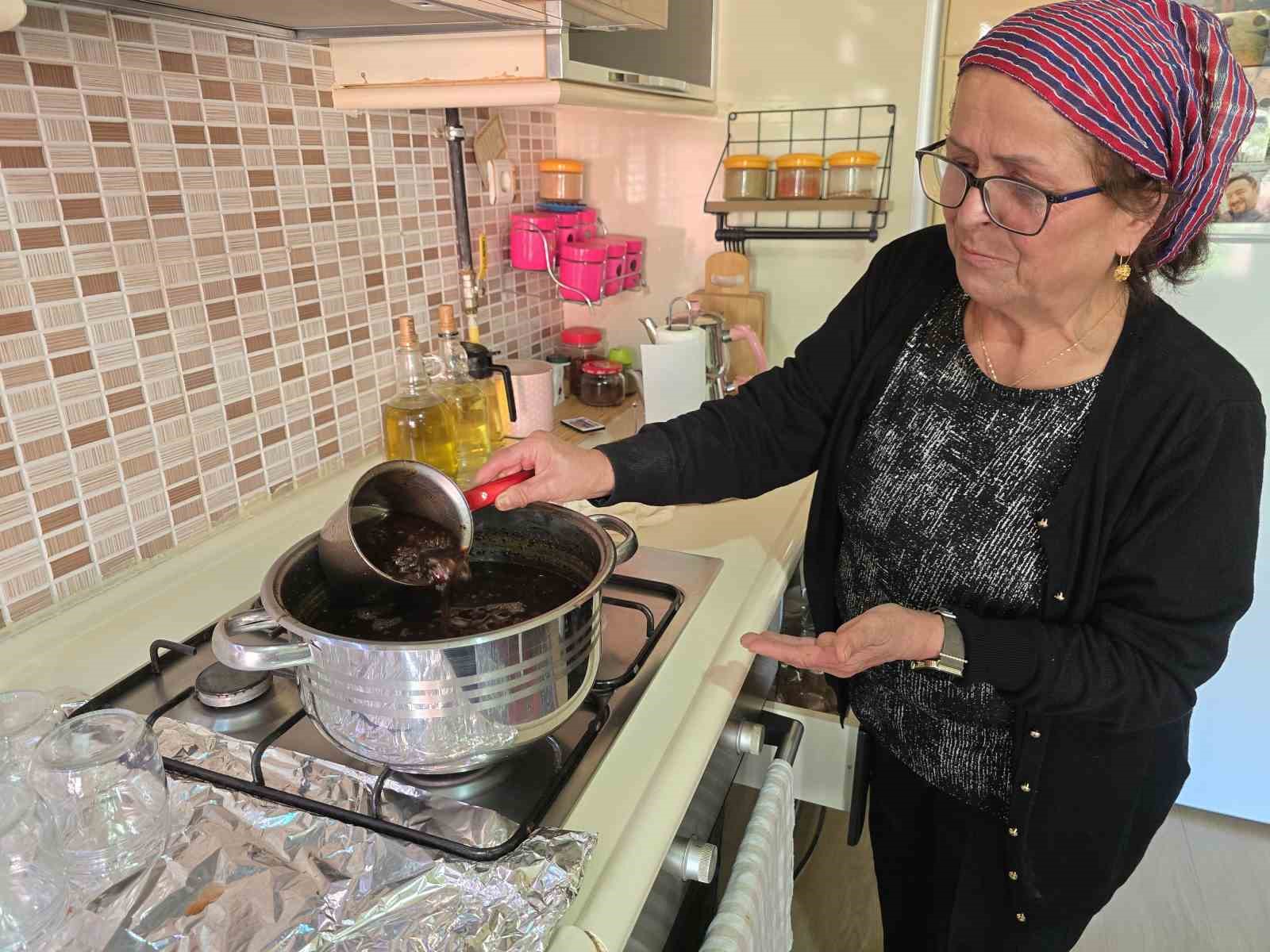 Yozgat’ta kozalağın reçeli ve sirkesinden sonra şimdi de turşusu yapıldı