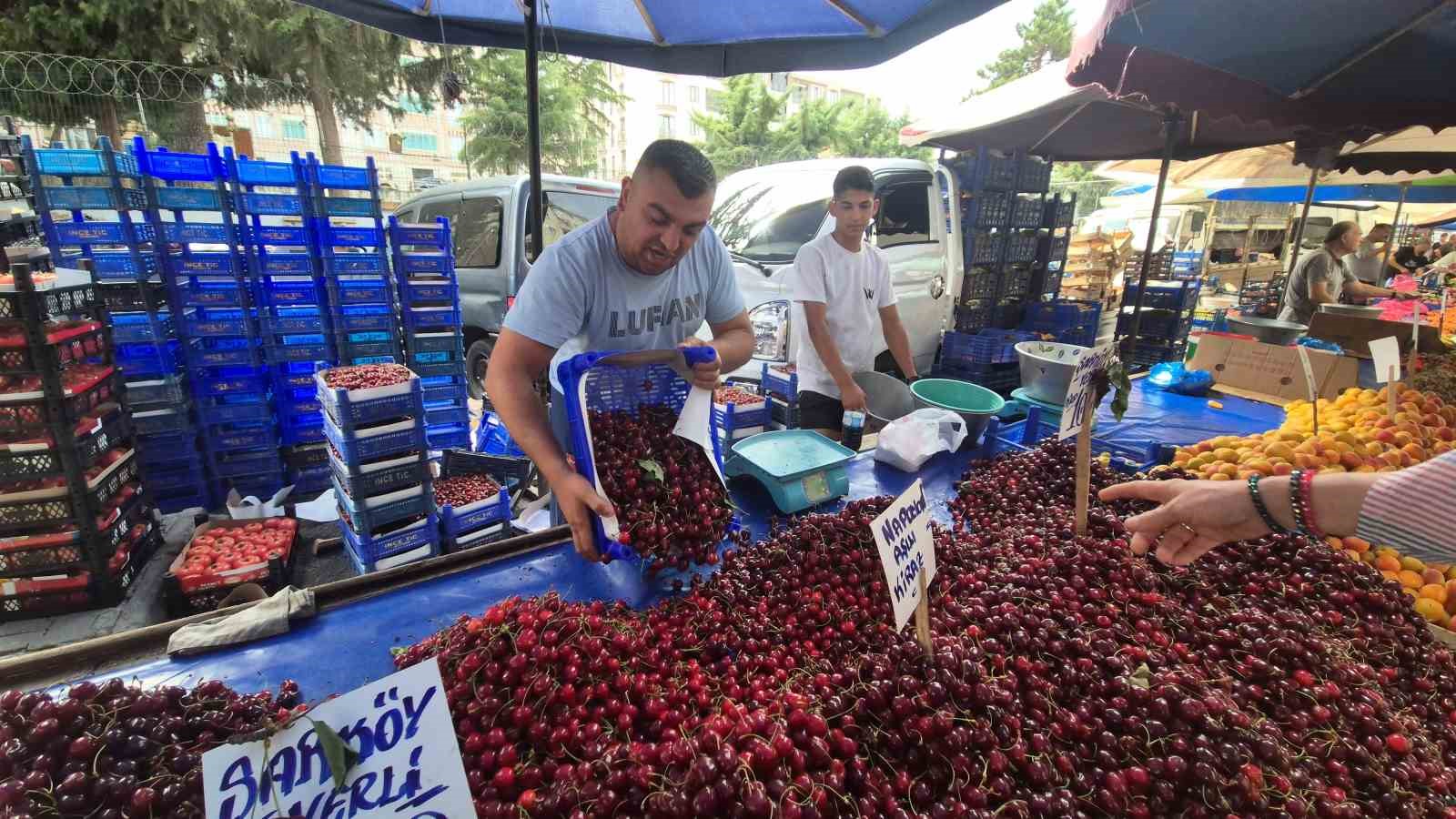 Festivalde 300 liraydı, pazarda 70 liraya düştü