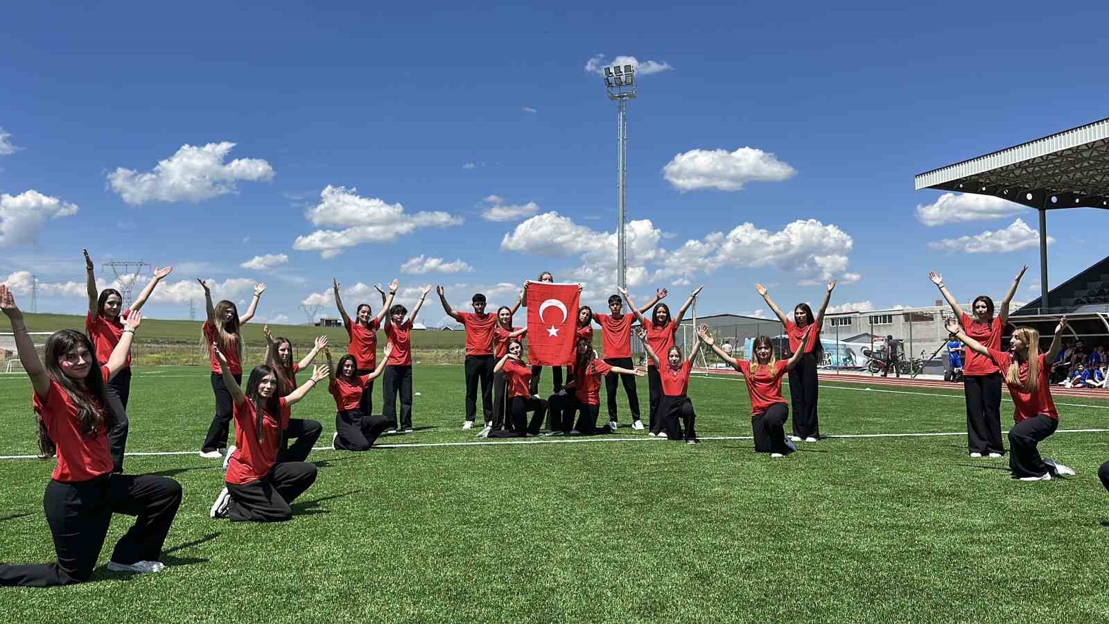 Alaca Şehir Stadyumu yenilenen yüzüyle hizmete açıldı