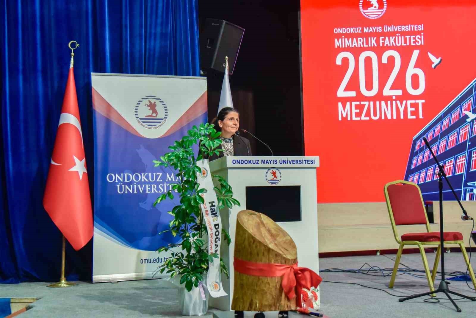 OMÜ Mimarlık Fakültesi öğrencilerinin mezuniyet heyecanı