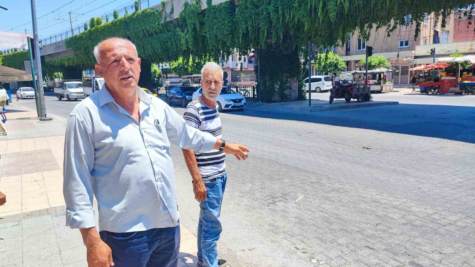 Adana’da feci kaza: Yolun karşısına geçerken iki aracın çarptığı çocuk hayatını kaybetti