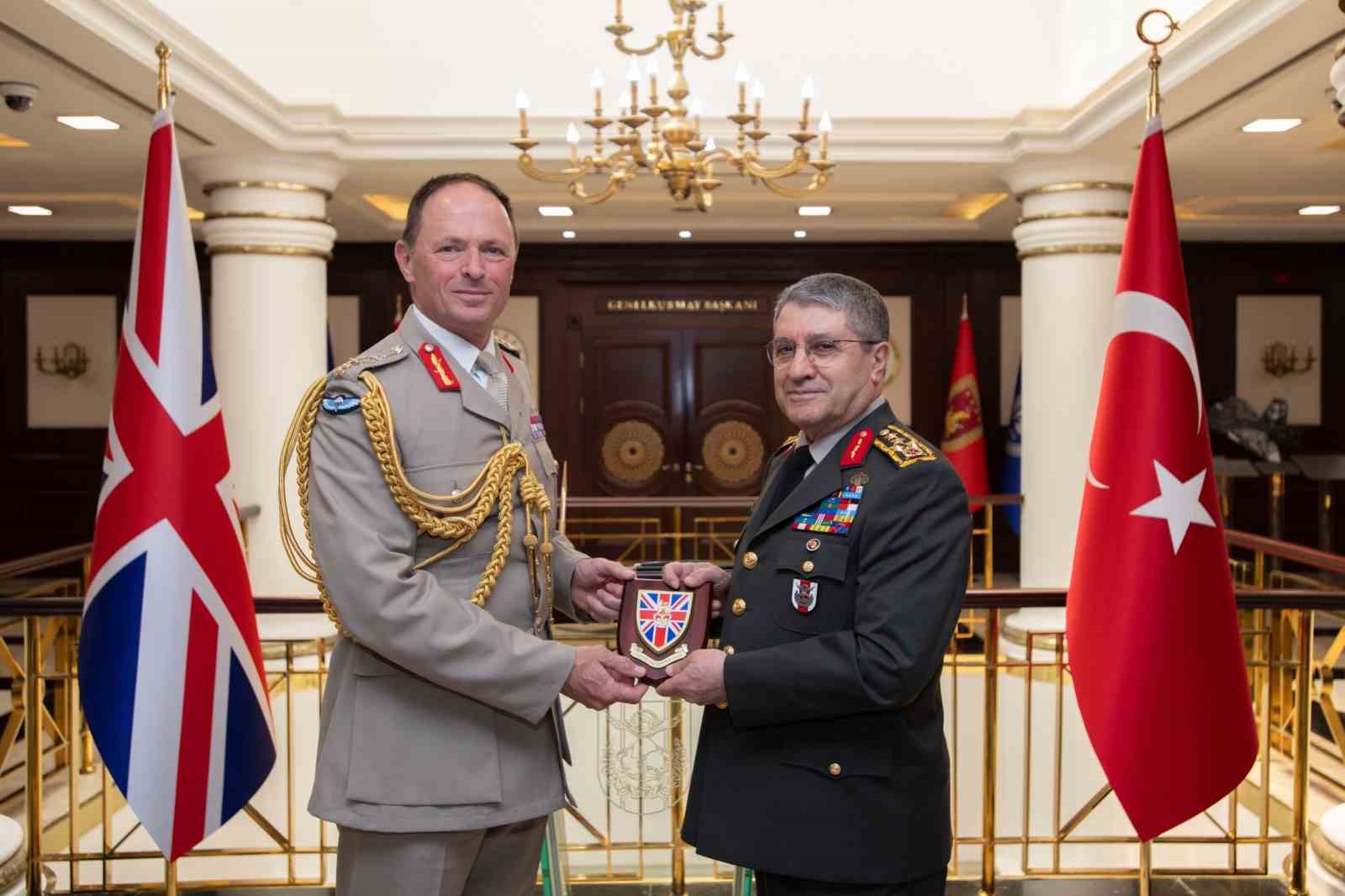 Genelkurmay Başkanı Bayraktaroğlu, Birleşik Krallık Kara Kuvvetleri Komutanı Orgeneral Walker’i kabul etti