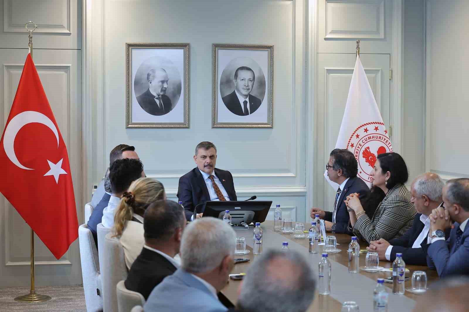 Roman toplumunun beklenti ve talepleri Bakanlık’ta ele alındı