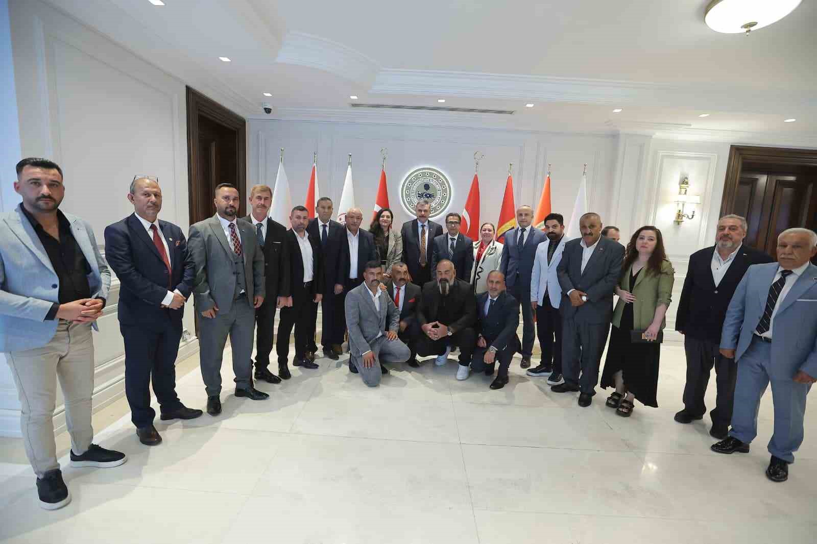 Roman toplumunun beklenti ve talepleri Bakanlık’ta ele alındı