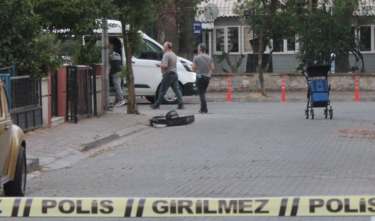 Aydın’da şüpheli valiz fünyeyle patlatıldı