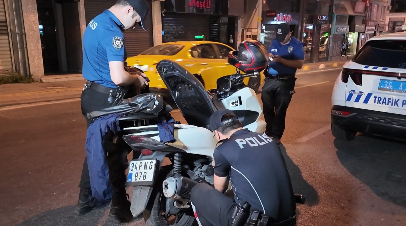 Kadıköy’de helikopter destekli asayiş denetimi: Motosikletli uyuşturucu ticaretinden gözaltına alındı