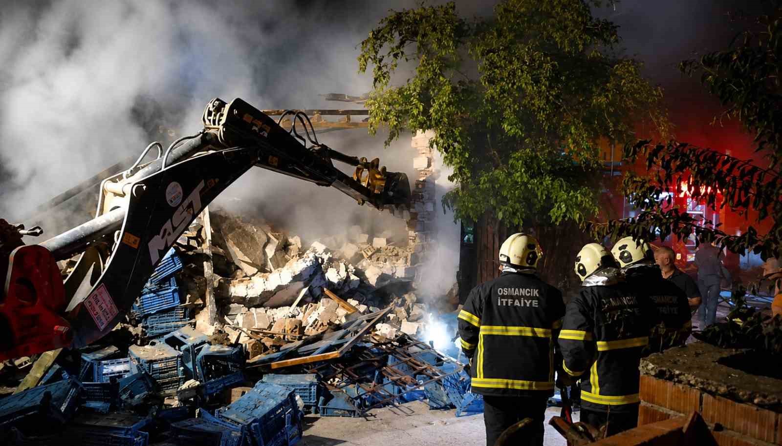 Çorum’da metruk bina alevlere teslim oldu