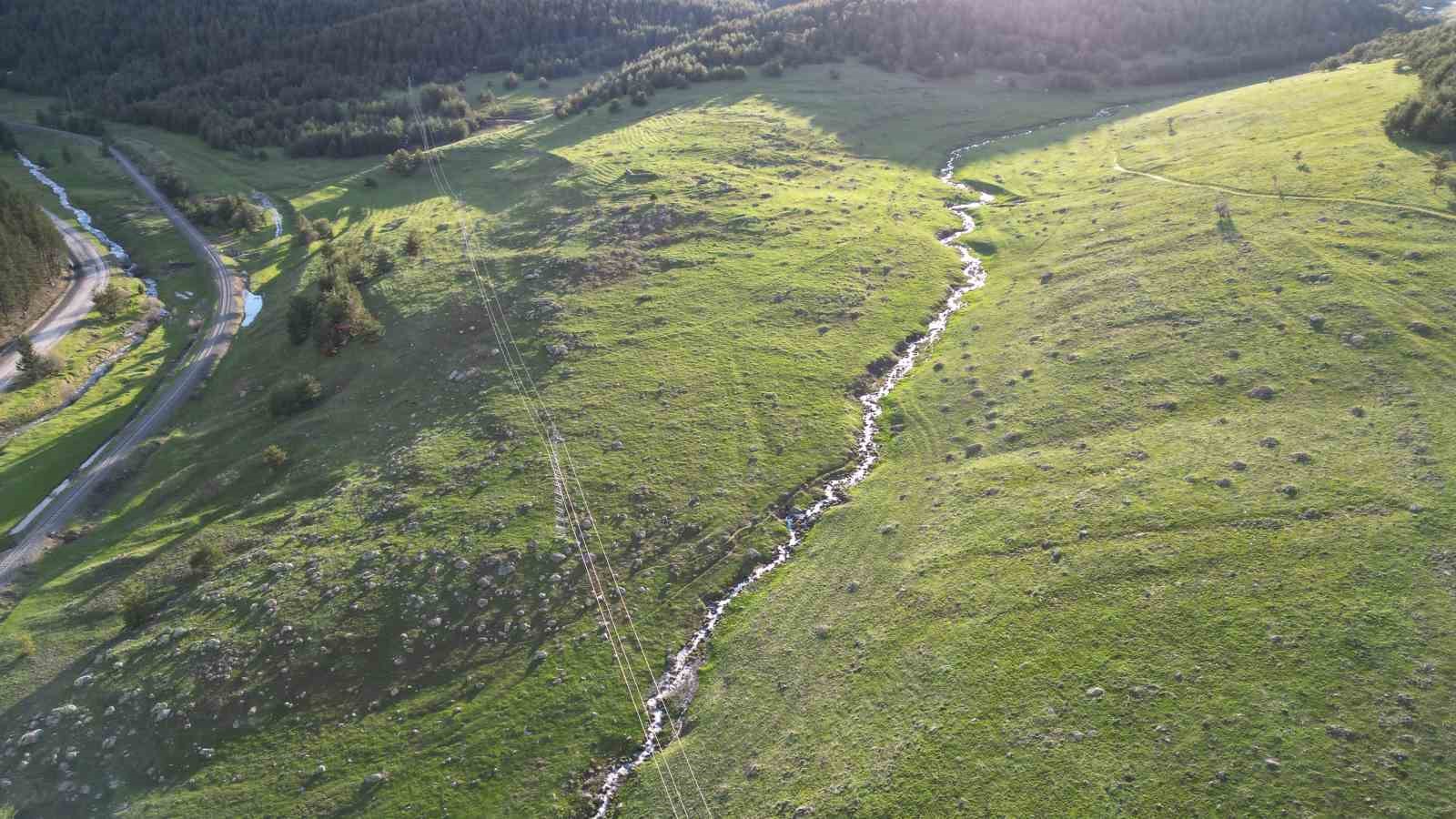 Kars’ta doğa şöleni: Karlı zirveler ve menderesler hayran bıraktı