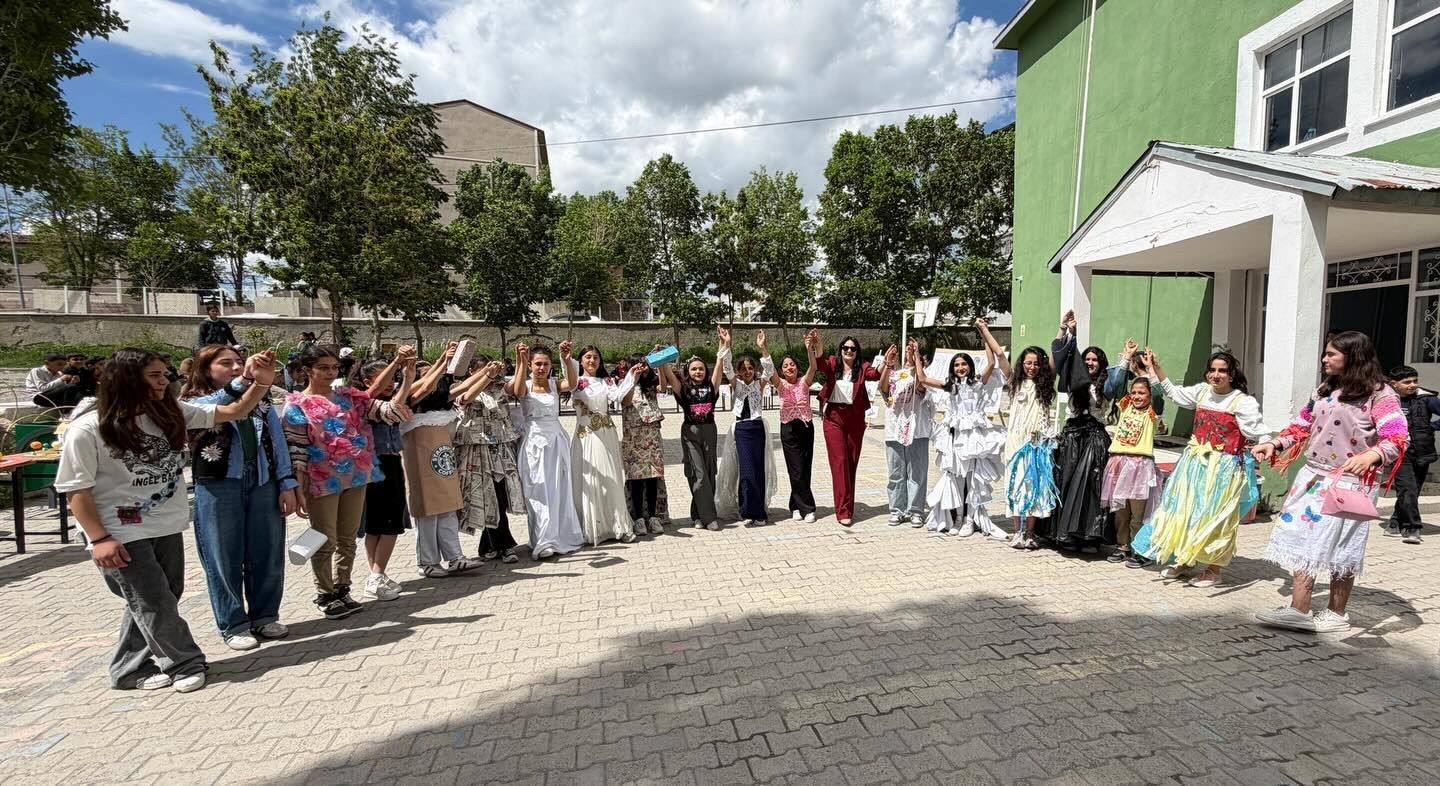 Diyadin’de öğrencilerin eserleri sergilendi