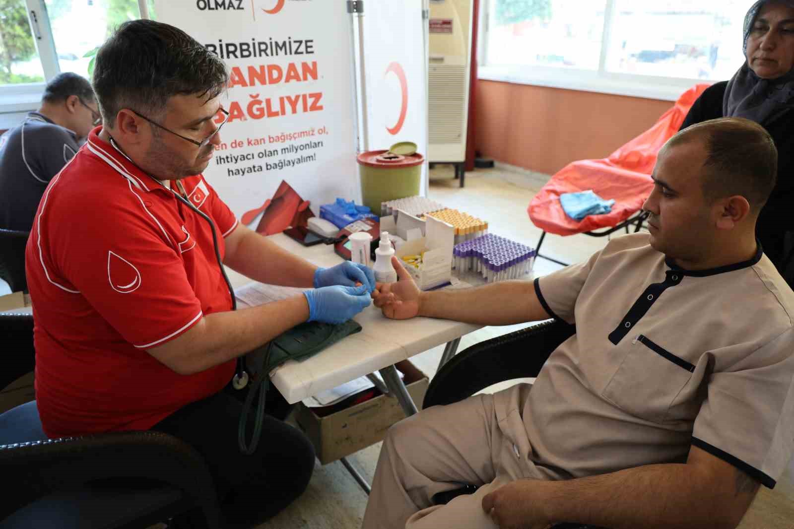 Adana’da kan ve kök hücre bağış kampanyasına yoğun ilgi