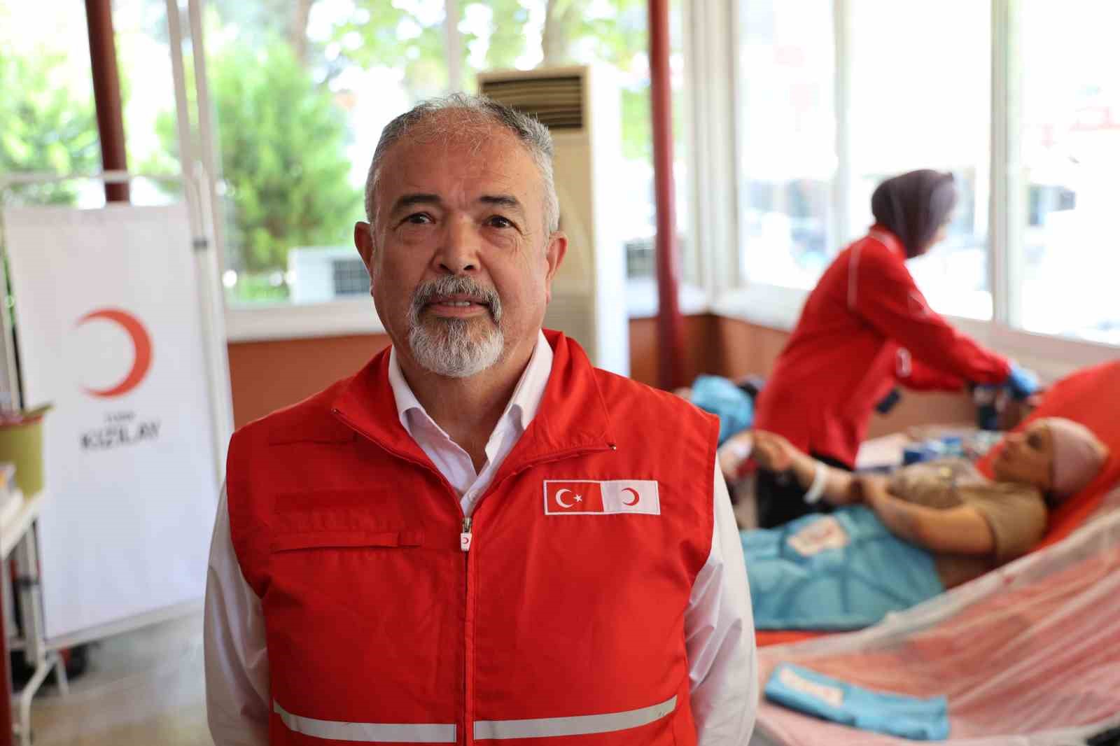 Adana’da kan ve kök hücre bağış kampanyasına yoğun ilgi
