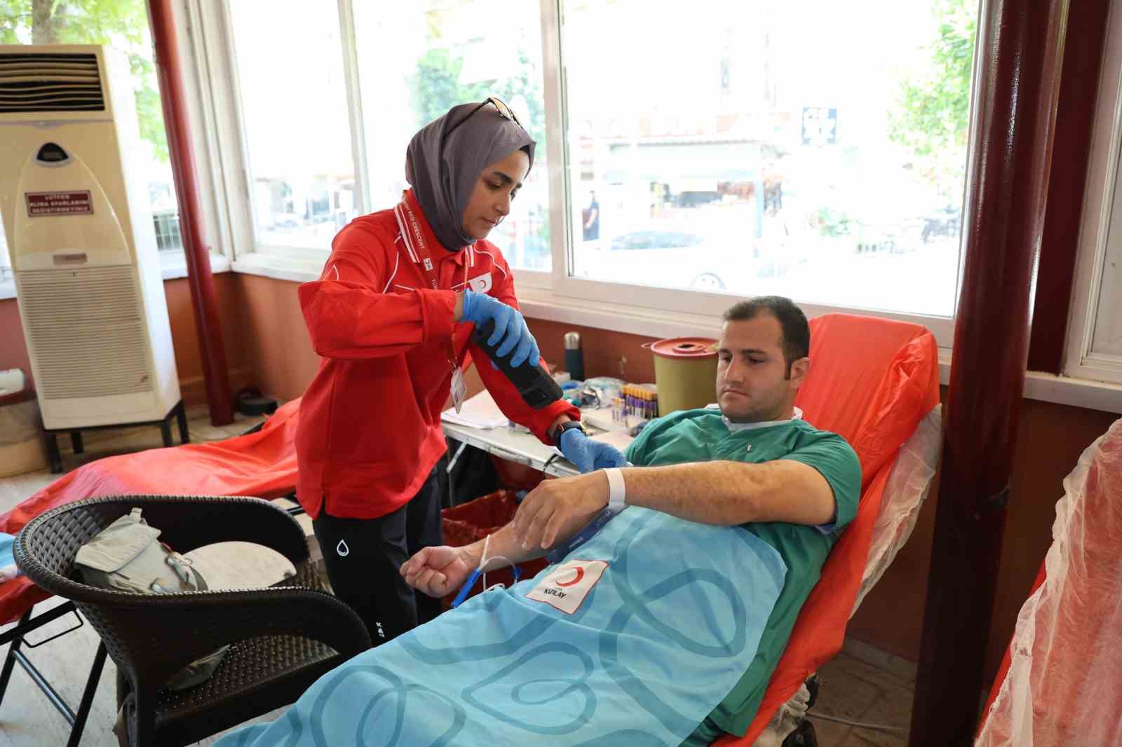 Adana’da kan ve kök hücre bağış kampanyasına yoğun ilgi