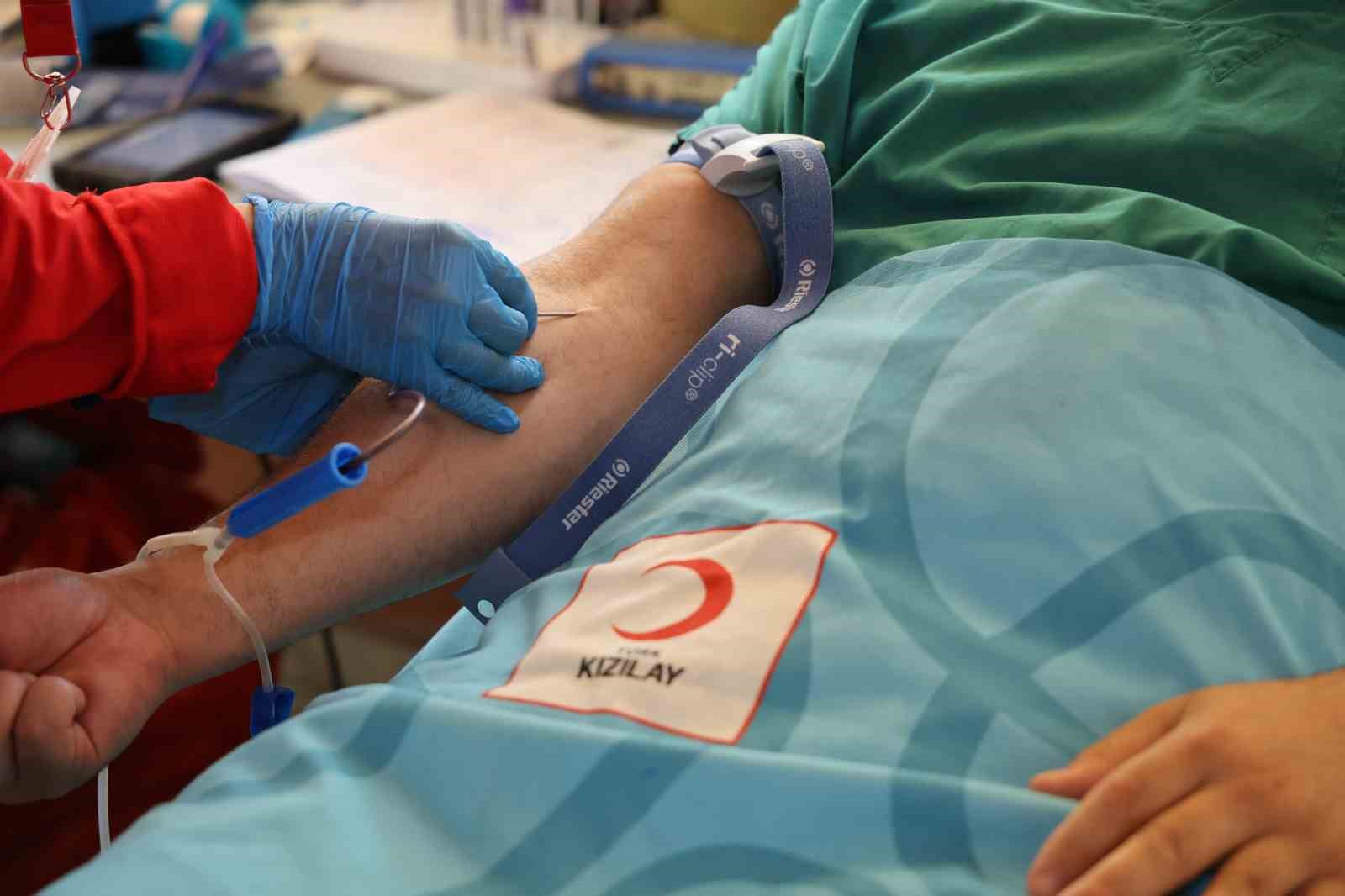 Adana’da kan ve kök hücre bağış kampanyasına yoğun ilgi