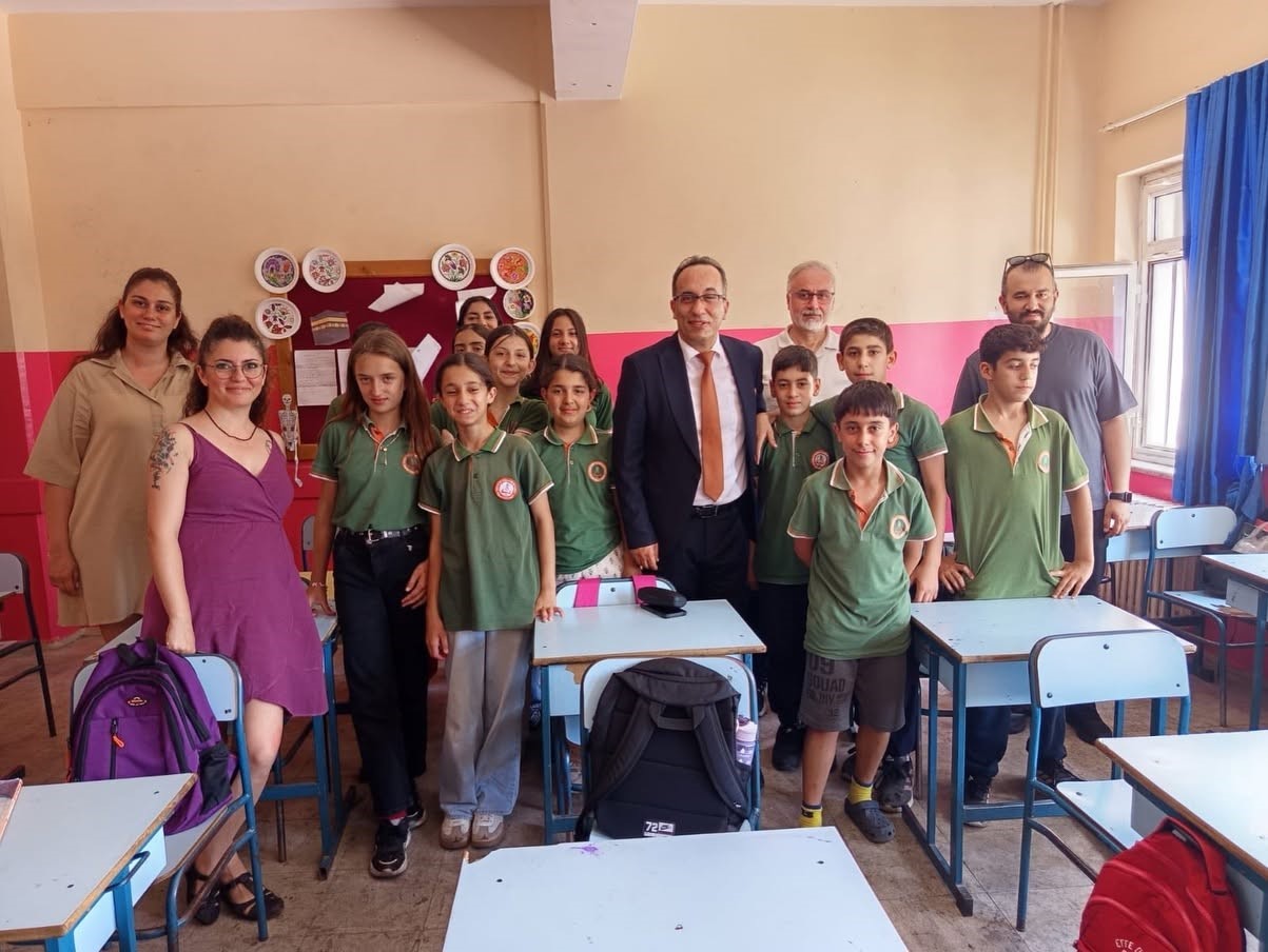 Efeler İlçe Milli Eğitim Müdürü Çomruk: "Hedefimiz değerlerine sahip çıkan nesiller yetiştirmek"