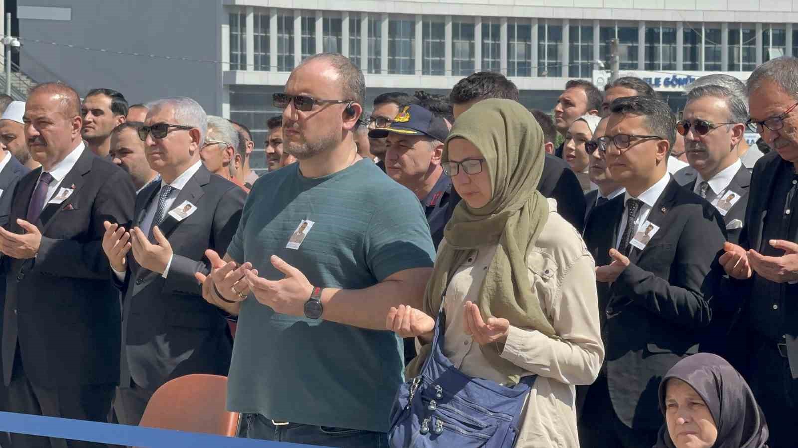 Duruşma sırasında hayatını kaybeden savcı için duygusal tören