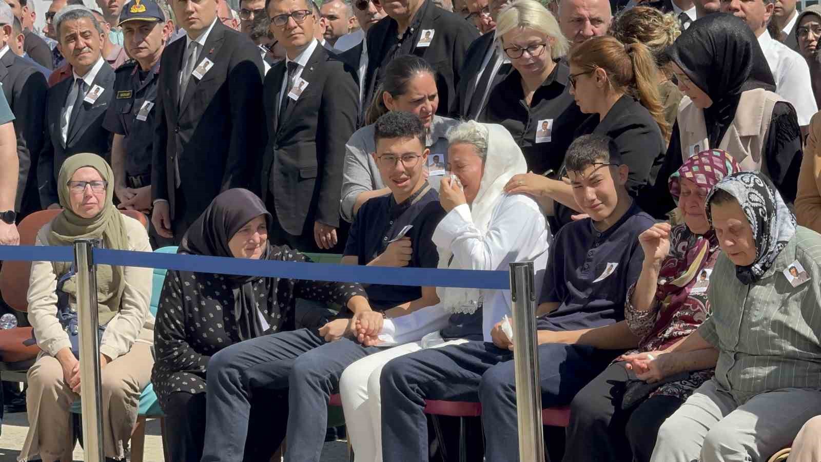Duruşma sırasında hayatını kaybeden savcı için duygusal tören