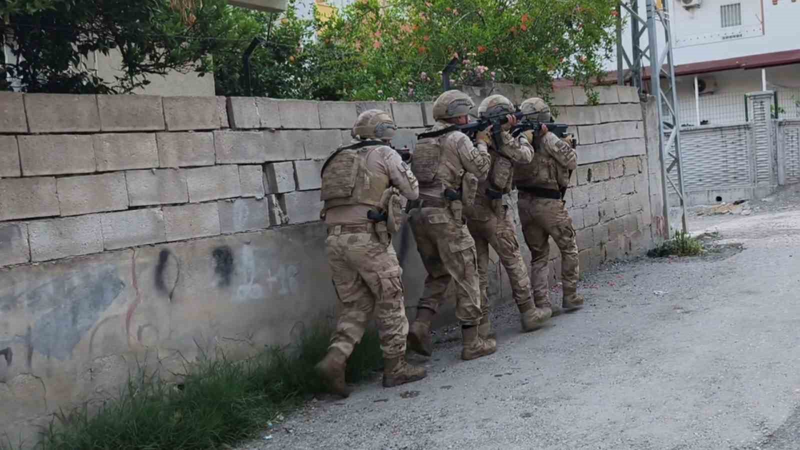 Vatandaşlara usulsüz sağlık raporu aldırarak kamuyu 200 milyon TL zarara uğratan örgüte operasyon