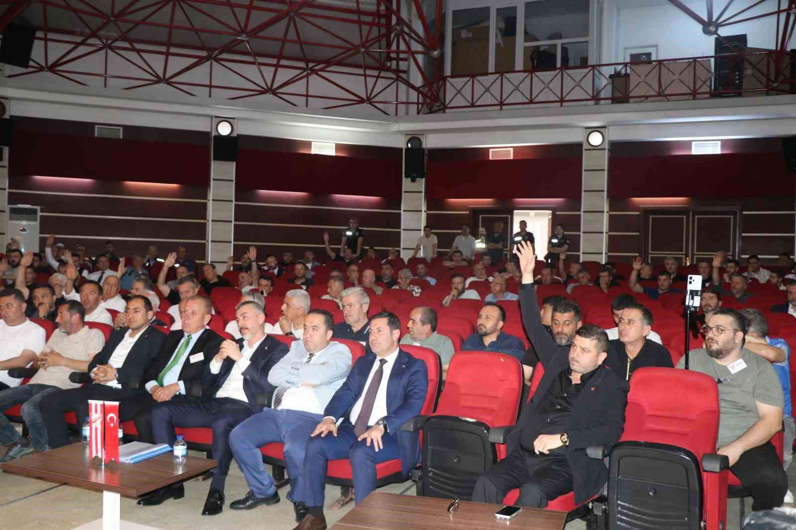 Boluspor’da Erdal Bayrak yeniden başkan seçildi