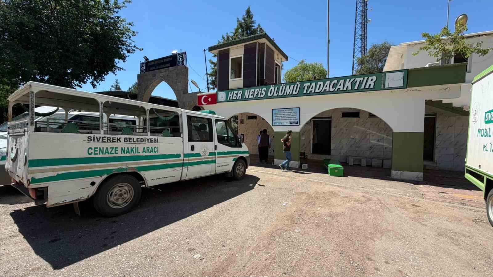 Karaman’daki kazada ölen 3 kardeş Siverek’te yan yana toprağa verildi