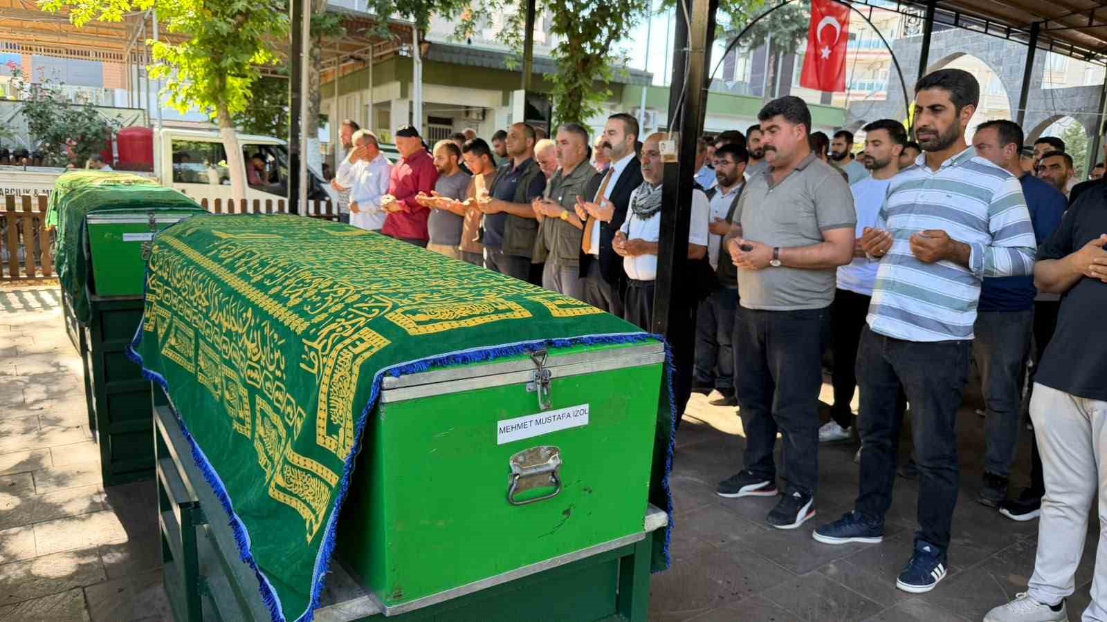 Karaman’daki kazada ölen 3 kardeş Siverek’te yan yana toprağa verildi
