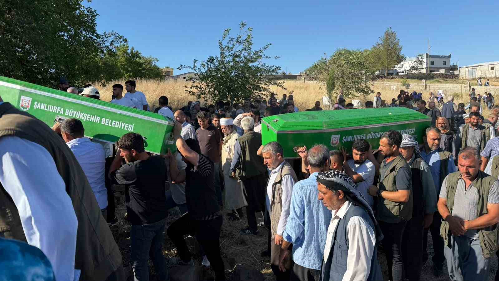 Karaman’daki kazada ölen 3 kardeş Siverek’te yan yana toprağa verildi