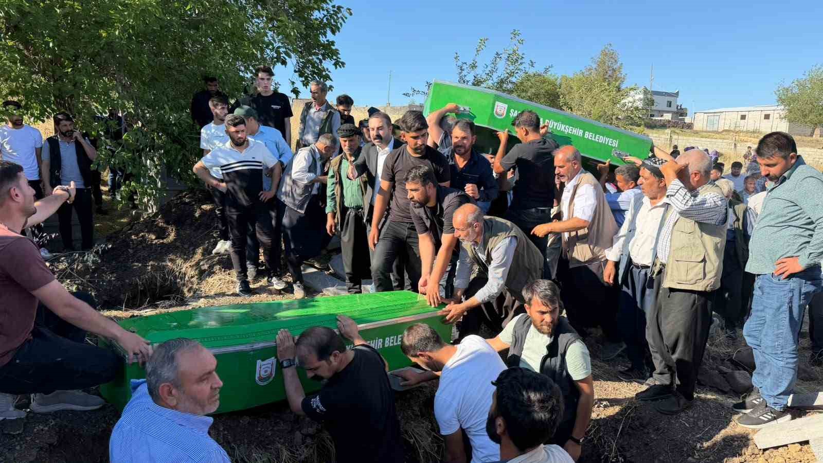 Karaman’daki kazada ölen 3 kardeş Siverek’te yan yana toprağa verildi