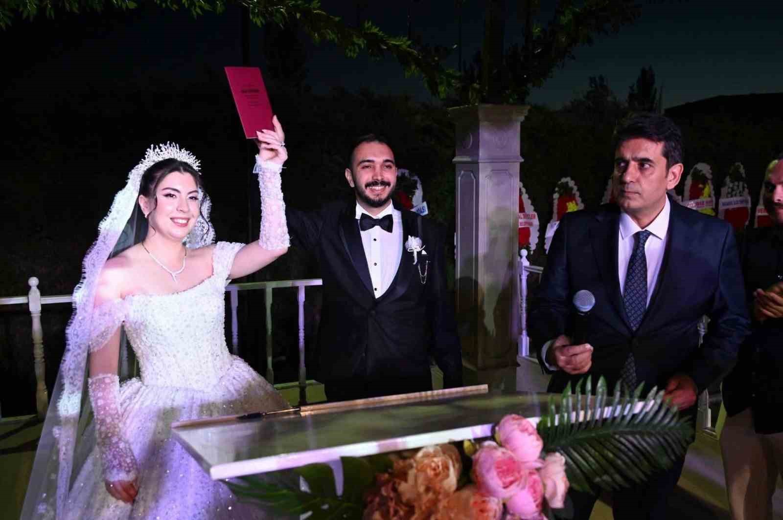 Burhaniye’de Emniyet Müdürünün mutlu günü