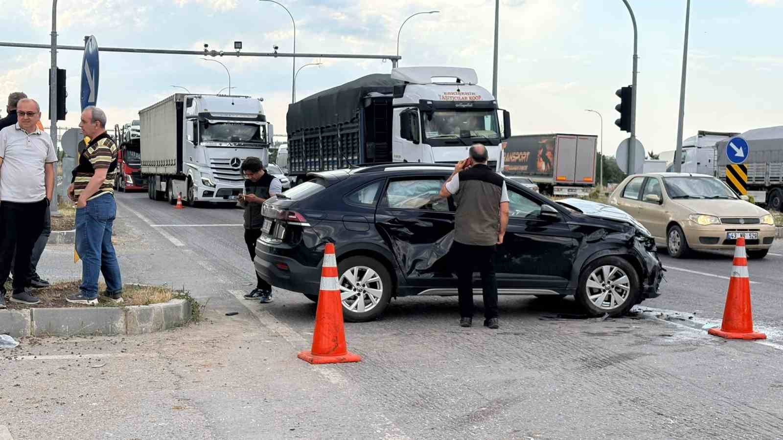 Kütahya’da iki otomobil çarpıştı: 5 yaralı