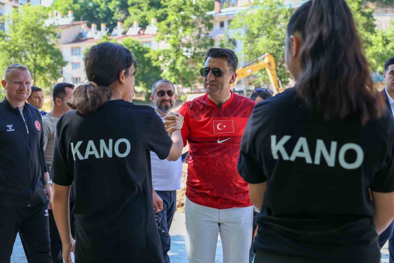 Tunceli’de kano yarışları başladı