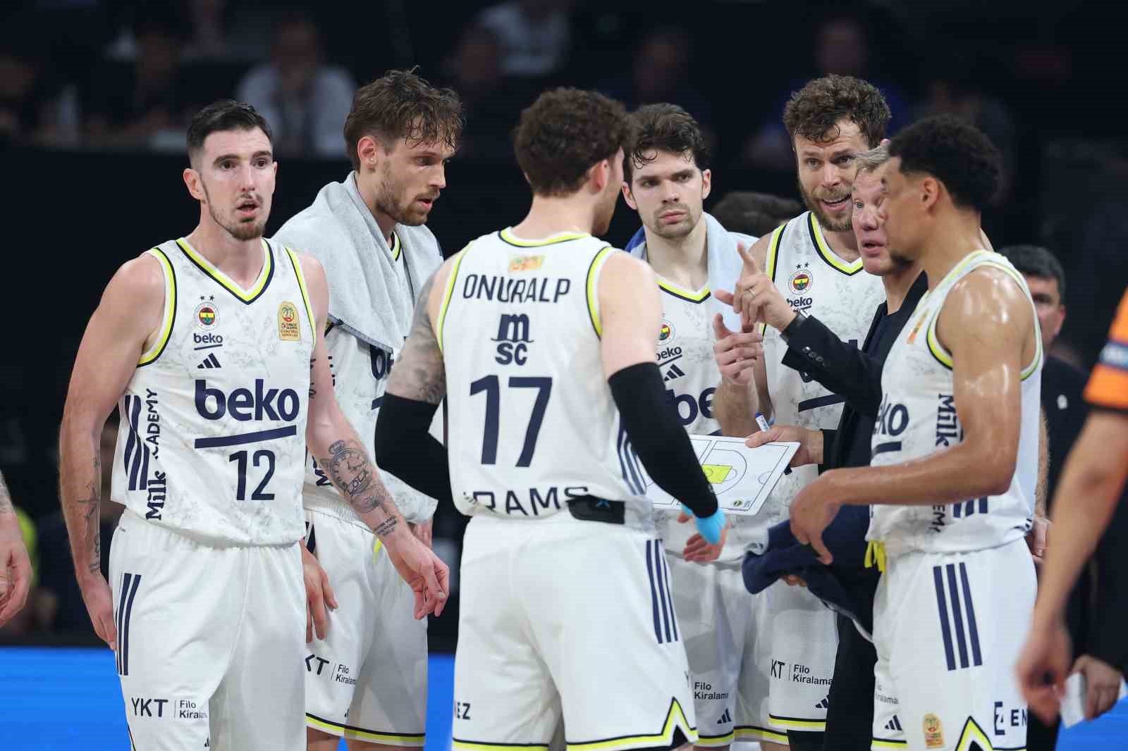 Fenerbahçe, final serisinde 2-1 öne geçti