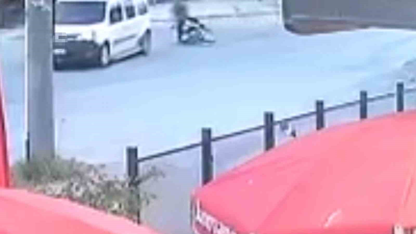 Hafif ticari araç ile çarpışan motosikletin sürücüsü yaralandı