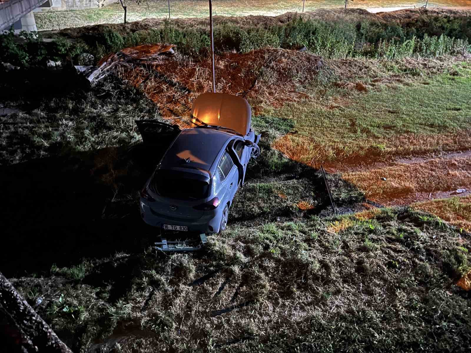 Navigasyon yanlış yolu gösterdi, dereye uçtu: 1 yaralı