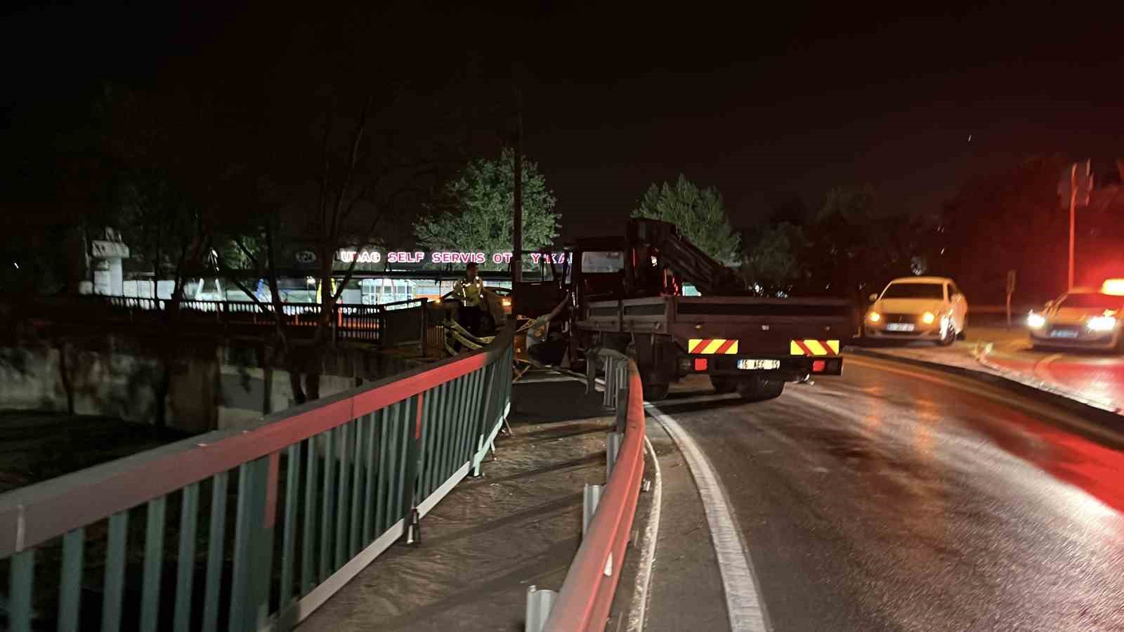 Navigasyon yanlış yolu gösterdi, dereye uçtu: 1 yaralı