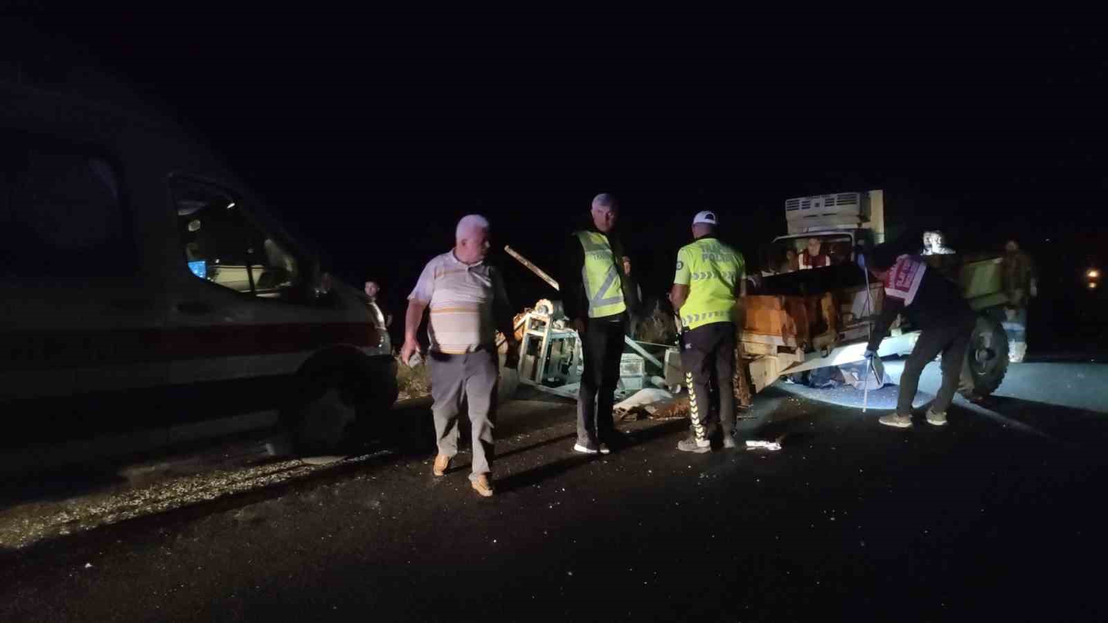 Çorum’da kamyon ile traktör çarpıştı: 1 ölü, 2 yaralı
