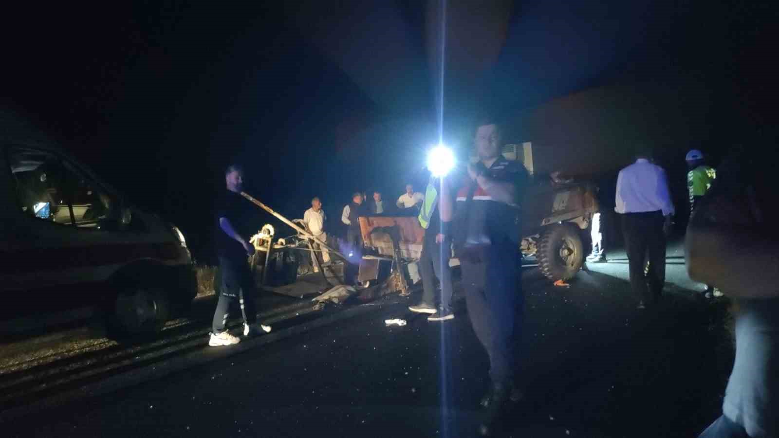 Çorum’da kamyon ile traktör çarpıştı: 1 ölü, 2 yaralı