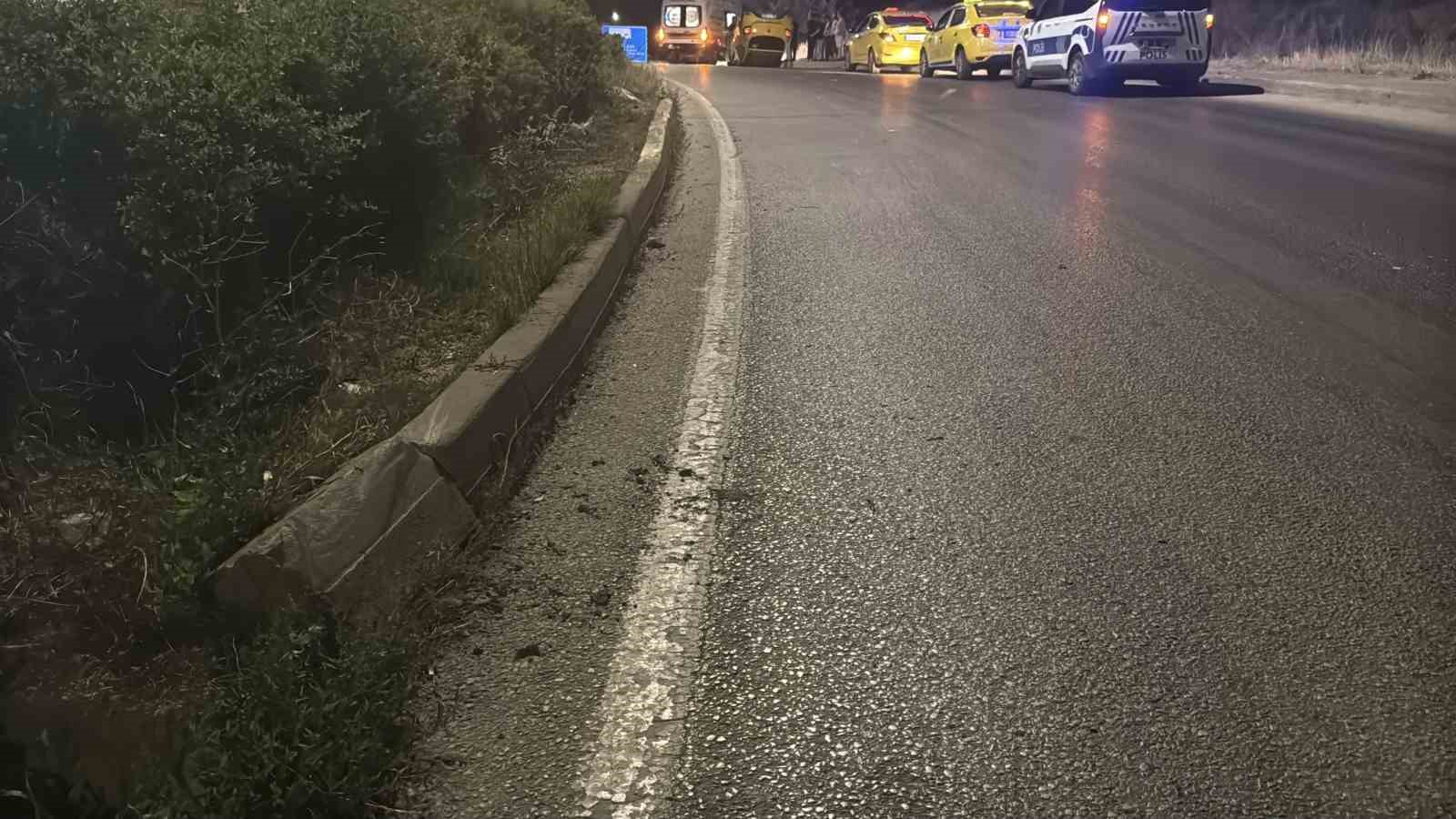 Virajı alamayan ticari taksi ters döndü: 2 yolcu yaralandı