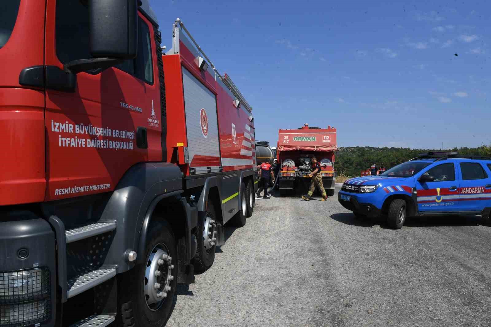 Urla Balıklova’daki orman yangını kontrol altında