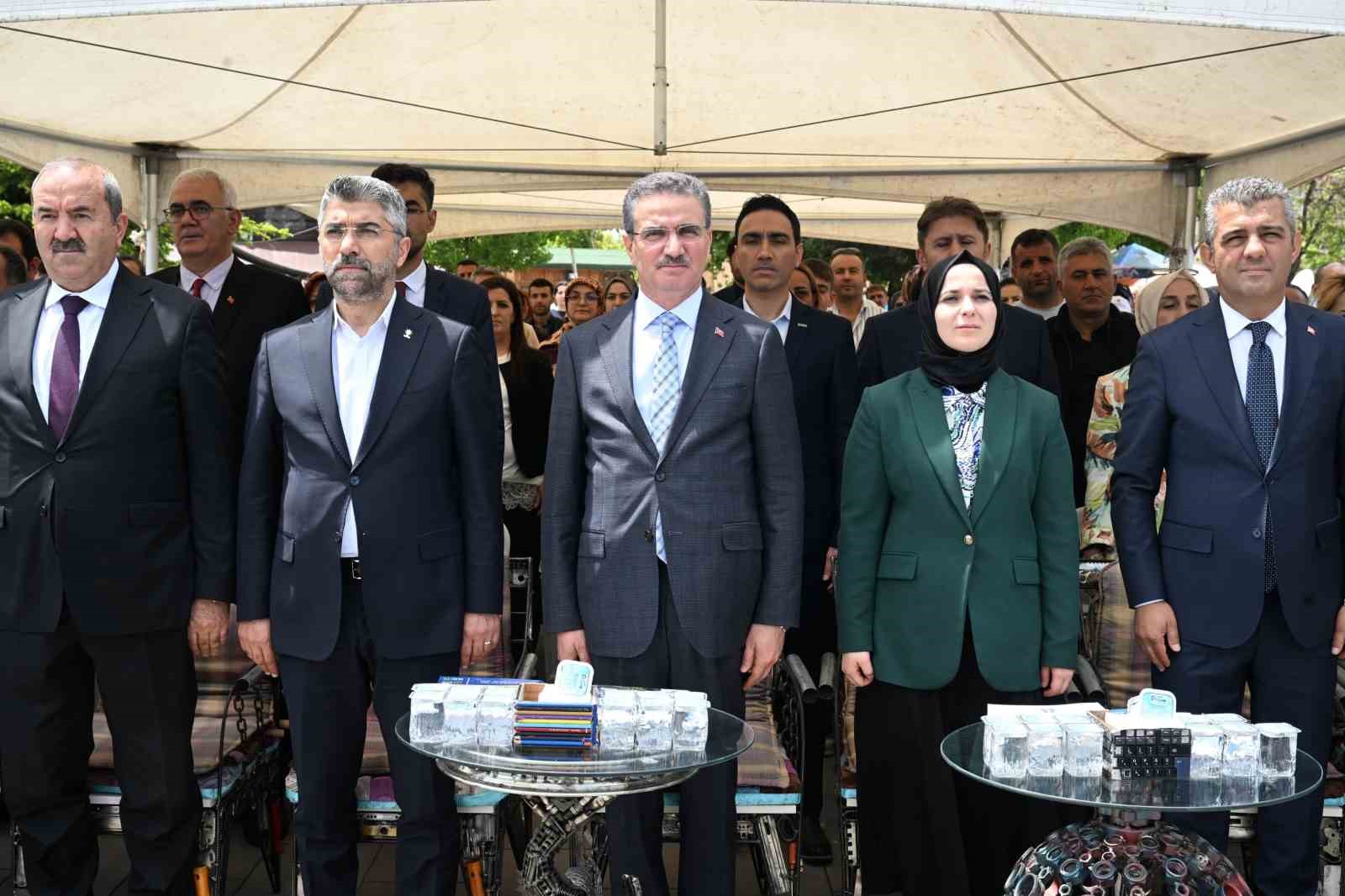 Babalarına sigarayı bıraktırdılar, bisikleti kaptılar