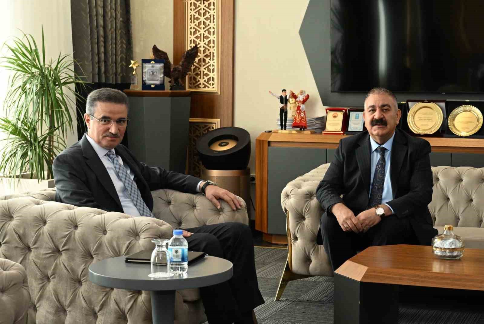 Vali Aydın Baruş Palandöken’de