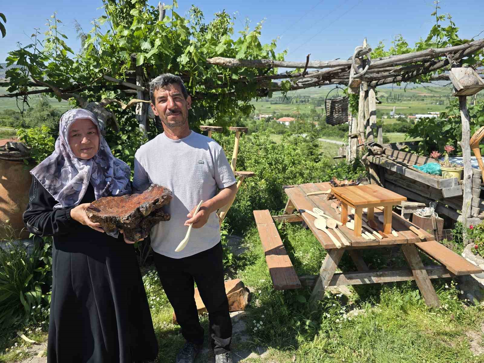 Ahşap oymacılığı sayesinde sigara ve kahvehane alışkanlığından kurtuldu