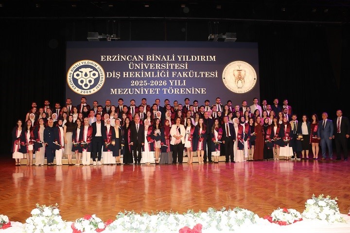 Erzincan’da 82 genç diş hekimi mezuniyet coşkusu yaşadı