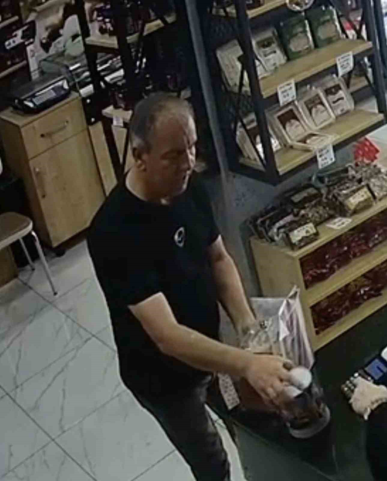 DMD hastası çocuk için toplanan paraları alıp kayıplara karıştı