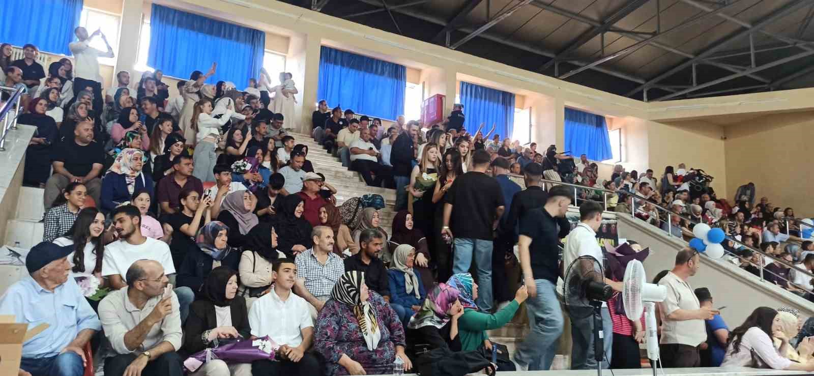 Devrek Hamidiye Anadolu lisesinden mezuniyet töreni