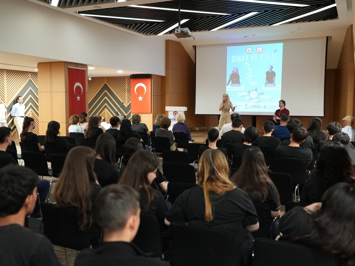 Sınav ve Ötesi programı gençlere rehber oldu