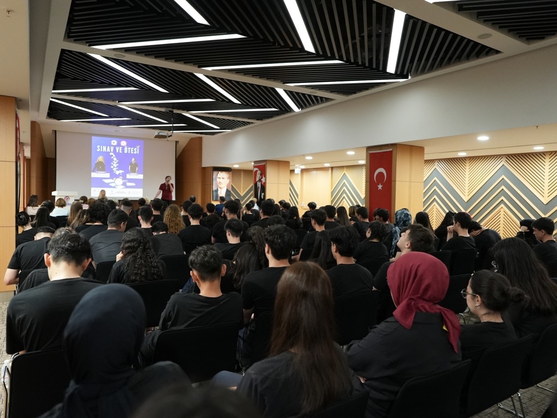 Sınav ve Ötesi programı gençlere rehber oldu