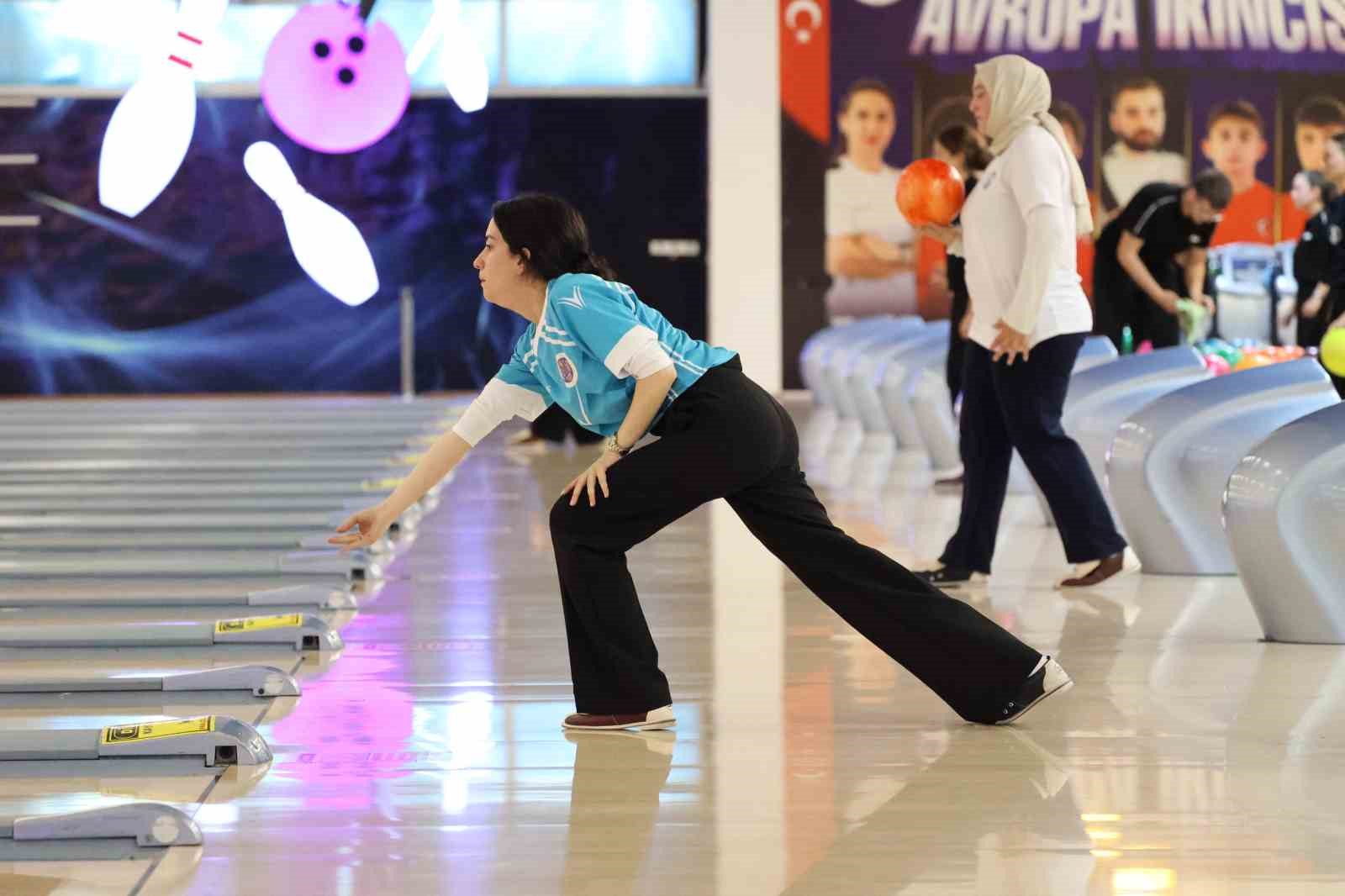Ünilig Bowling Türkiye Şampiyonasında birinciler ödüllerini aldı
