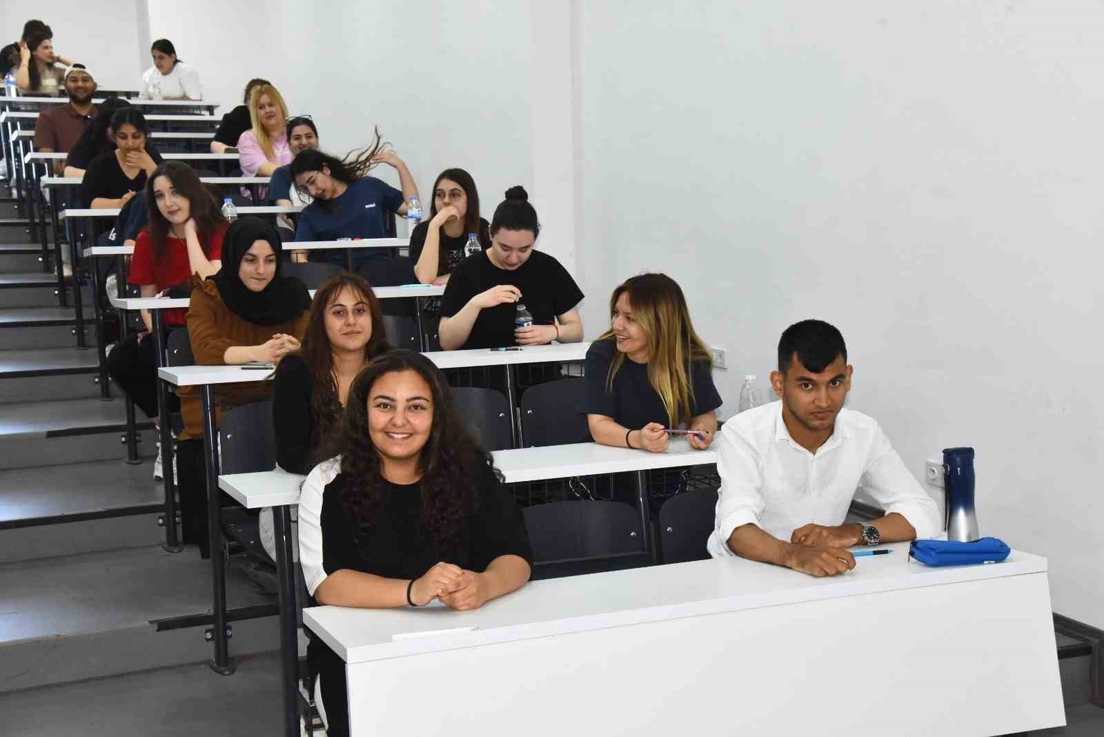 Menemen’de YKS öncesi prova üniversite amfisinde