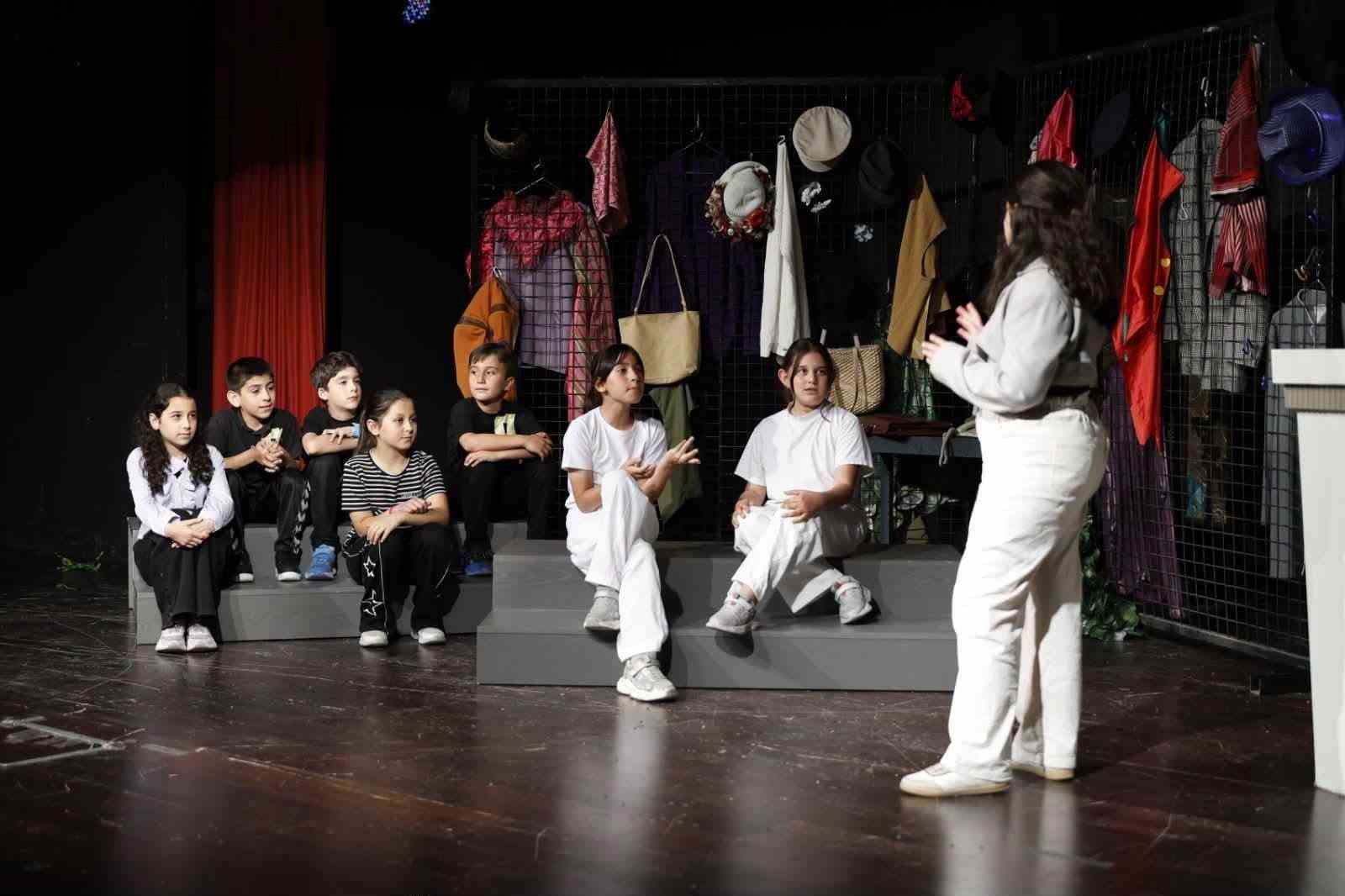 Merkezefendi Belediyesi Kent Tiyatrosu’nda yılsonu heyecanı