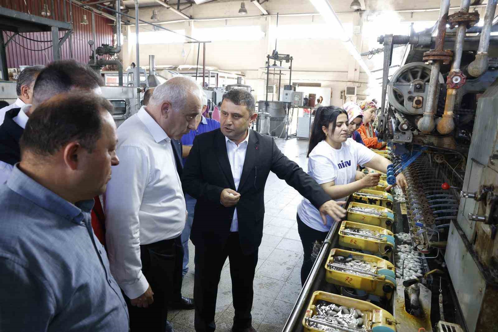 Diyarbakır’da uygulamalı ipek böcekçiliği eğitimi sertifika taktim töreni düzenlendi