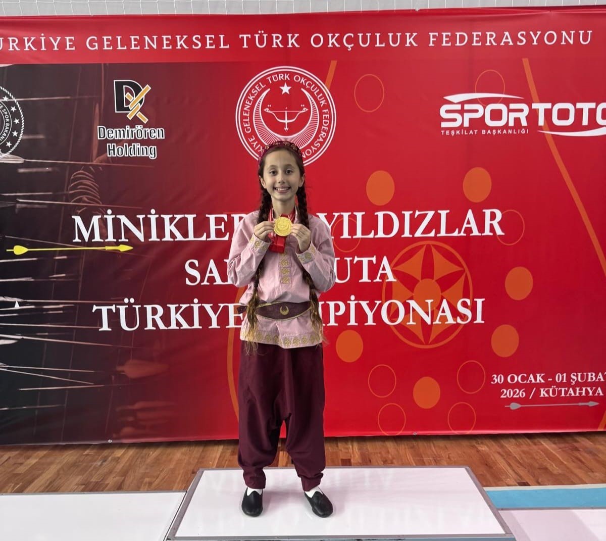 Alanyalı minik okçular Türkiye Şampiyonası’ndan madalyalarla döndü